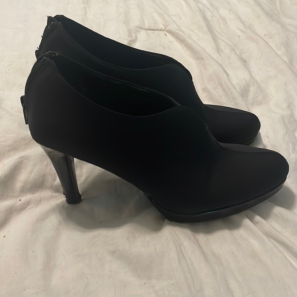 Jasmin black heels size 9